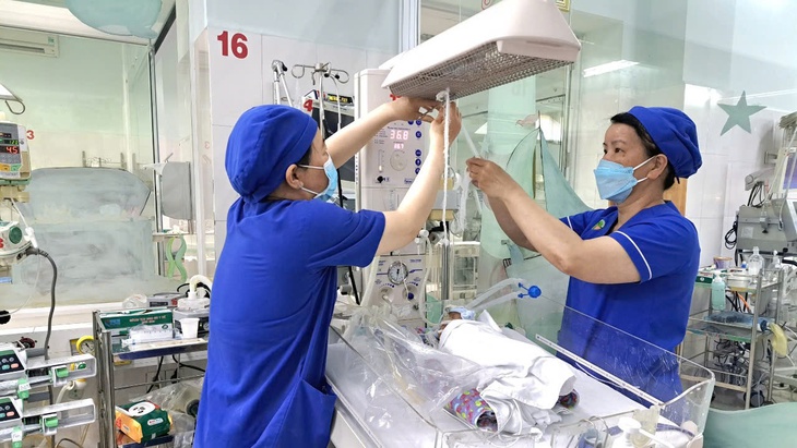 Hành trình giành lại sự sống cho thiên thần nhỏ 660 gram- Ảnh 2. Hành trình giành lại sự sống cho thiên thần nhỏ 660 gram- Ảnh 2.