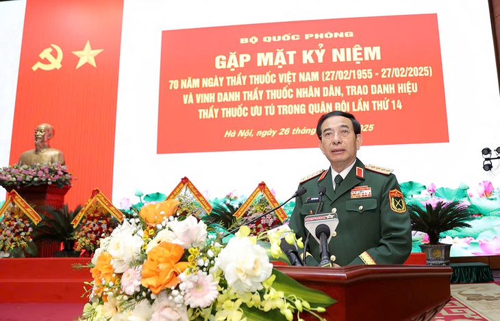 Vinh danh các Thầy thuốc Nhân dân, trao danh hiệu Thầy thuốc Ưu tú trong Quân đội
- Ảnh 1.