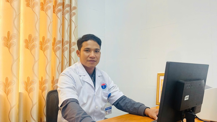 Chàng trai người Khùa rời bản học y trở thành bác sĩ về chăm sóc đồng bào- Ảnh 1. Chàng trai người Khùa rời bản học y trở thành bác sĩ về chăm sóc đồng bào- Ảnh 1.