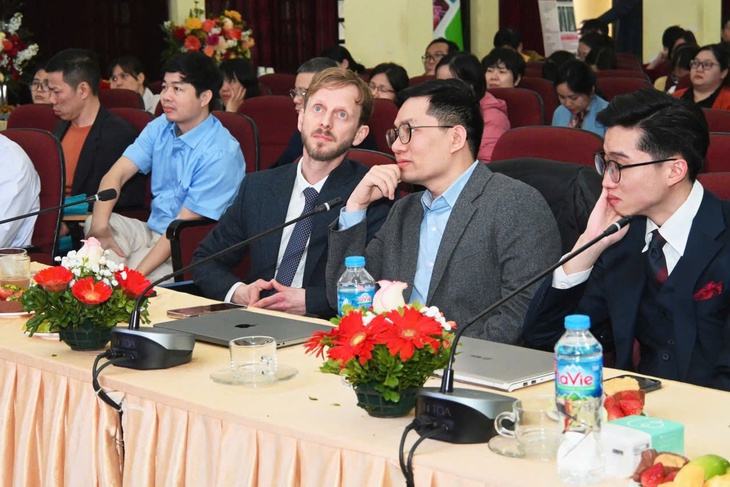 Bệnh nấm phổi do Aspergillosis tỷ lệ tử vong hơn 50%, thường gặp trên bệnh nhân lao và suy giảm miễn dịch- Ảnh 3. Bệnh nấm phổi do Aspergillosis tỷ lệ tử vong hơn 50%, thường gặp trên bệnh nhân lao và suy giảm miễn dịch- Ảnh 3.
