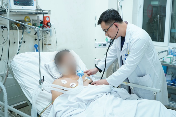 Đi khám bệnh vì đau bụng, người đàn ông bất ngờ ngất xỉu, ngừng tuần hoàn
- Ảnh 1. Đi khám bệnh vì đau bụng, người đàn ông bất ngờ ngất xỉu, ngừng tuần hoàn
- Ảnh 1.