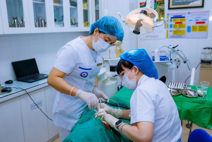 Chụp X-quang, khám miễn phí tất cả các bệnh lý răng miệng- Ảnh 1.