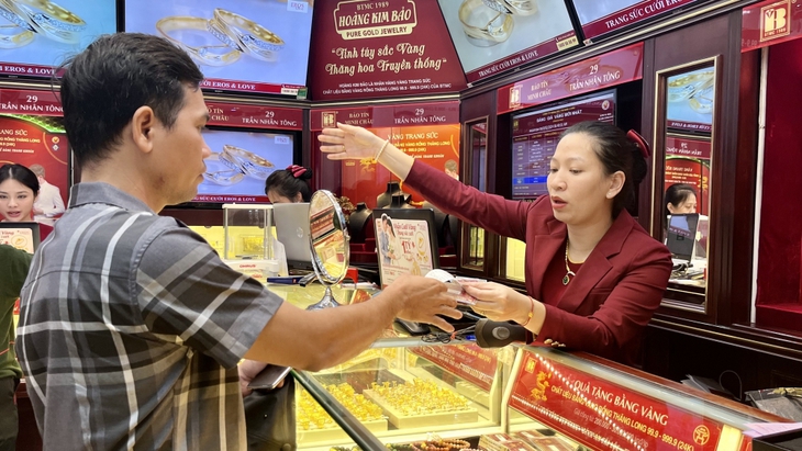 Rủi ro mua phải vàng giả trên những hội nhóm online- Ảnh 2. Rủi ro mua phải vàng giả trên những hội nhóm online- Ảnh 2.
