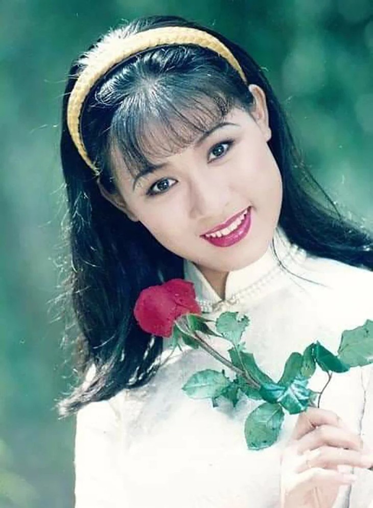 'Nữ hoàng ảnh lịch' bỏ nghề diễn lấy bằng tiến sỹ, làm giảng viên đại học- Ảnh 1.