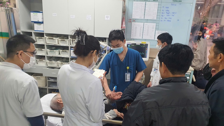 Phòng mổ các bệnh viện sáng đèn xuyên Tết, các bác sĩ đã thực hiện gần 19.000 ca phẫu thuật - Ảnh 1. Phòng mổ các bệnh viện sáng đèn xuyên Tết, các bác sĩ đã thực hiện gần 19.000 ca phẫu thuật - Ảnh 1.