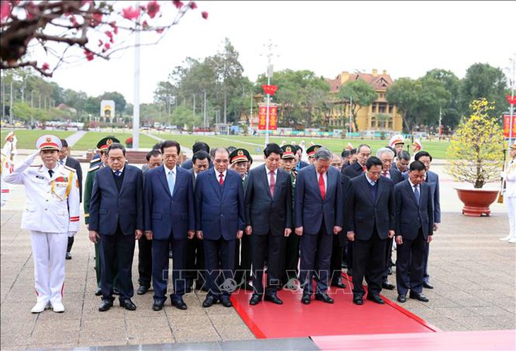 Lãnh đạo Đảng, Nhà nước vào Lăng viếng Chủ tịch Hồ Chí Minh   - Ảnh 2.