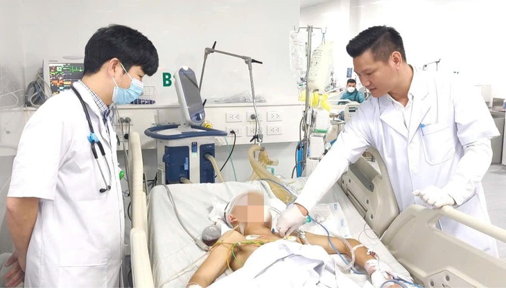 Mổ não khẩn cấp cứu người đàn ông dập não sau cú đâm thẳng vào xe tải đỗ ven đường- Ảnh 2. Mổ não khẩn cấp cứu người đàn ông dập não sau cú đâm thẳng vào xe tải đỗ ven đường- Ảnh 2.