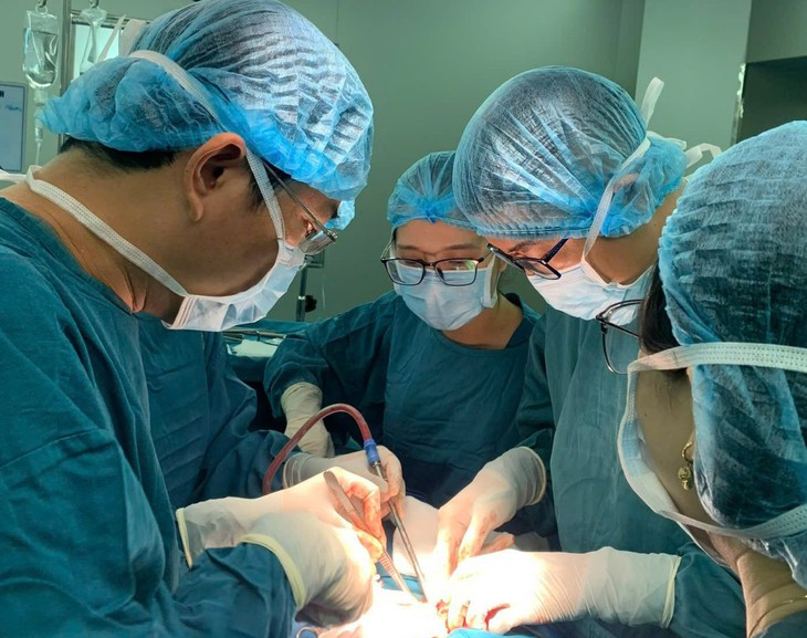 Bộ Y tế đề xuất tăng phụ cấp trực, phẫu thuật, chống dịch... theo mức lương cơ sở mới- Ảnh 1.