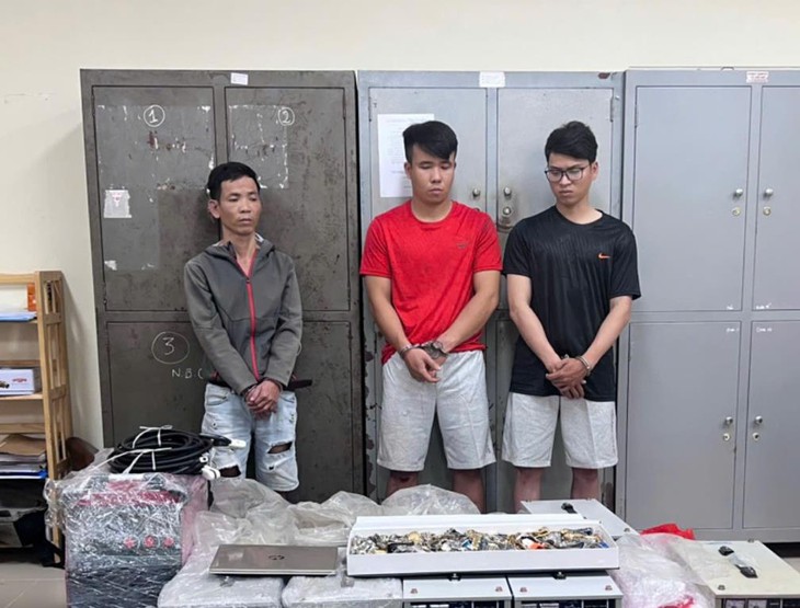 Tạm giữ 3 đối tượng trộm gần nửa tỷ đồng trong đêm - Ảnh 1. Tạm giữ 3 đối tượng trộm gần nửa tỷ đồng trong đêm - Ảnh 1.