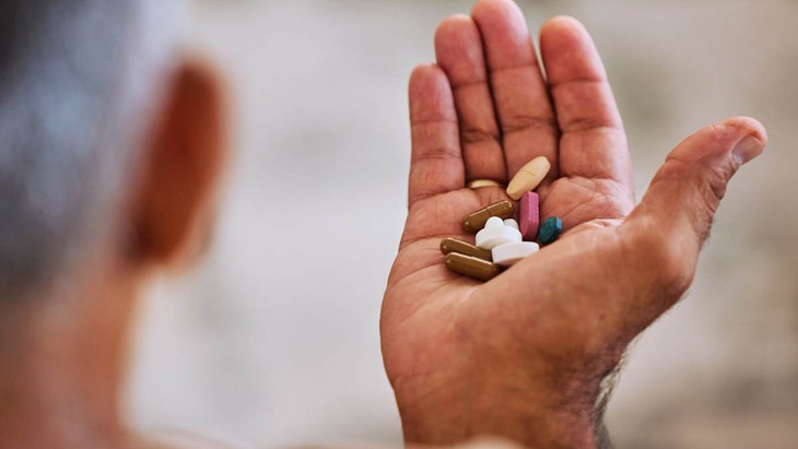 Người cao tuổi cần bổ sung vitamin gì?- Ảnh 2.