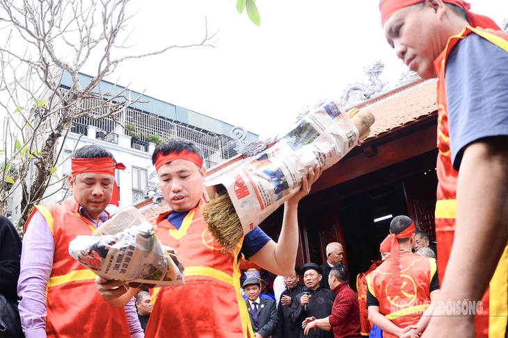 Háo hức xem kéo lửa thổi cơm giữa sân đình làng Thị Cấm- Ảnh 1.