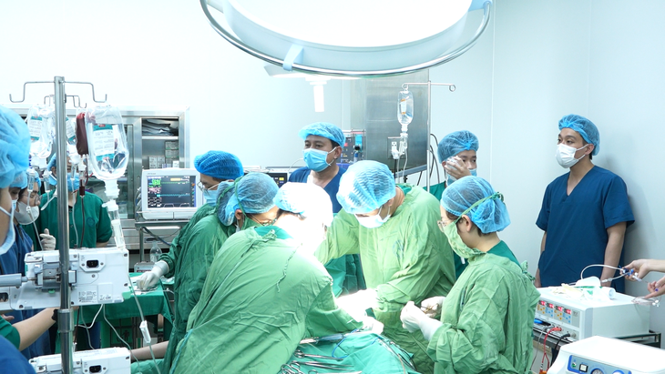 Điều trị thành công cho thai phụ 25 tuần tuổi mắc ung thư cổ tử cung - Ảnh 2. Điều trị thành công cho thai phụ 25 tuần tuổi mắc ung thư cổ tử cung - Ảnh 2.