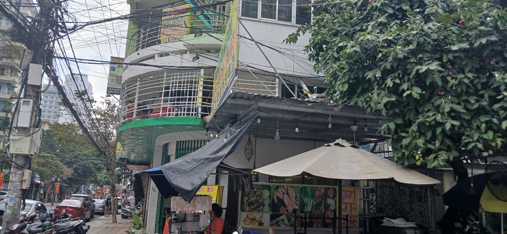 Đoàn kiếm tra liên ngành chưa làm việc được với chủ quán bị "tố" bán đĩa rau muống 500.000 đồng- Ảnh 1. Đoàn kiếm tra liên ngành chưa làm việc được với chủ quán bị "tố" bán đĩa rau muống 500.000 đồng- Ảnh 1.