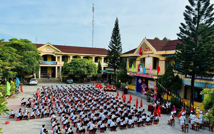 Xuất hiện người phụ nữ lạ mặt đến trường dụ dỗ đón học sinh