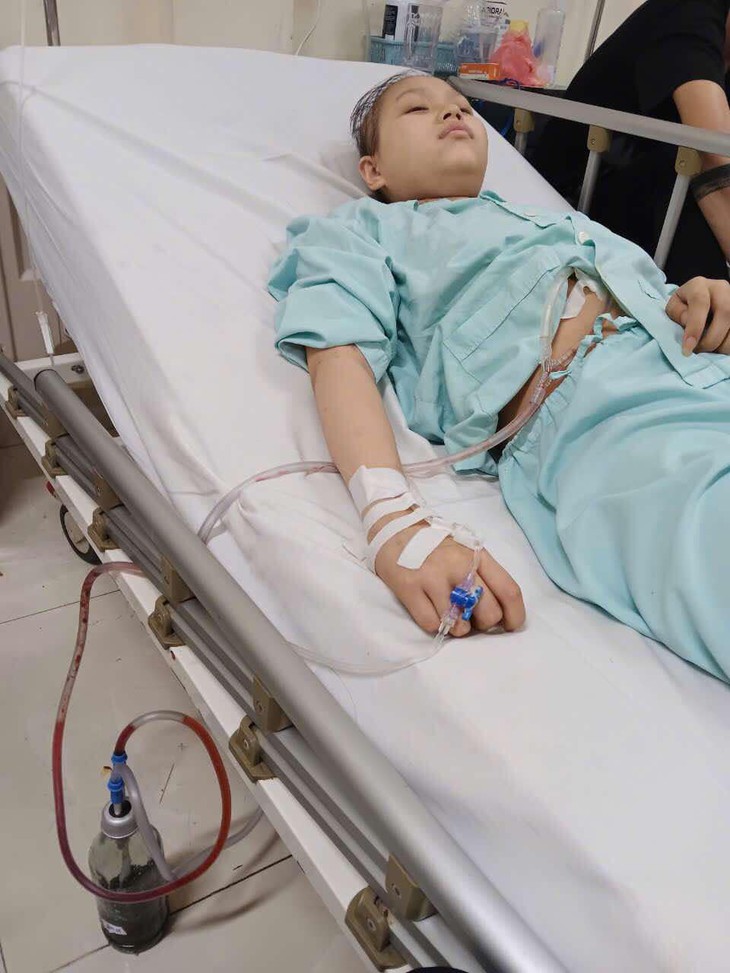 Sự sống mong manh của nữ sinh khi mắc cùng lúc hai bệnh cần được giúp đỡ- Ảnh 1.