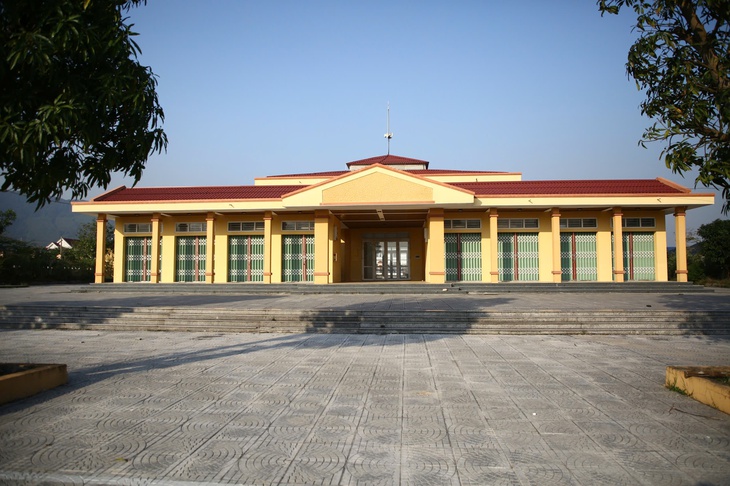 Người dân tiếc nuối chợ tiền tỷ xây xong rồi bỏ hoang nhiều năm- Ảnh 1. Người dân tiếc nuối chợ tiền tỷ xây xong rồi bỏ hoang nhiều năm- Ảnh 1.