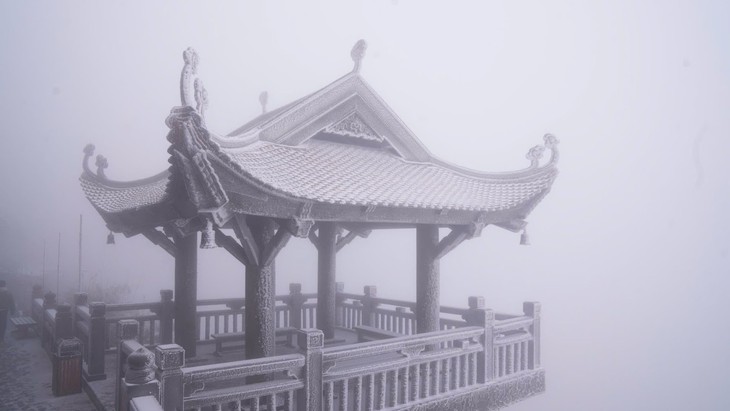 Đỉnh Fansipan được dự báo sẽ có băng tuyết vào cuối tuần này- Ảnh 2. Đỉnh Fansipan được dự báo sẽ có băng tuyết vào cuối tuần này- Ảnh 2.