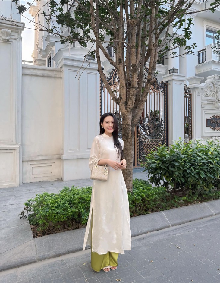 Bà xã Đoàn Văn Hậu 'xả' kho ảnh khiến fan trầm trồ nhan sắc tiểu thư Hà thành- Ảnh 6. Bà xã Đoàn Văn Hậu 'xả' kho ảnh khiến fan trầm trồ nhan sắc tiểu thư Hà thành- Ảnh 6.