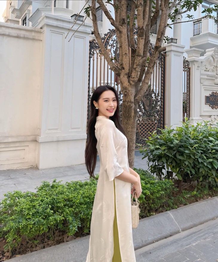 Bà xã Đoàn Văn Hậu 'xả' kho ảnh khiến fan trầm trồ nhan sắc tiểu thư Hà thành- Ảnh 5. Bà xã Đoàn Văn Hậu 'xả' kho ảnh khiến fan trầm trồ nhan sắc tiểu thư Hà thành- Ảnh 5.