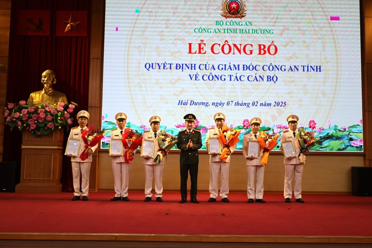 Nhiều trưởng, phó phòng Công an tỉnh Hải Dương xin nghỉ công tác trước tuổi- Ảnh 1. Nhiều trưởng, phó phòng Công an tỉnh Hải Dương xin nghỉ công tác trước tuổi- Ảnh 1.