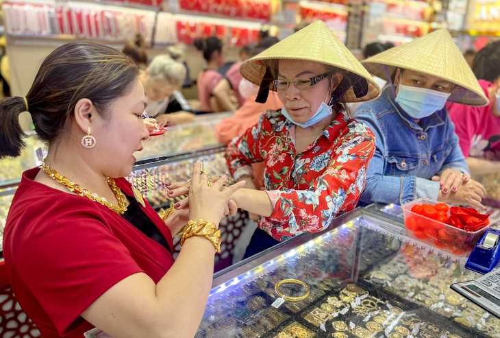Có nên đầu tư vào vàng để sinh lợi nhuận cao trong năm 2025?- Ảnh 2. Có nên đầu tư vào vàng để sinh lợi nhuận cao trong năm 2025?- Ảnh 2.