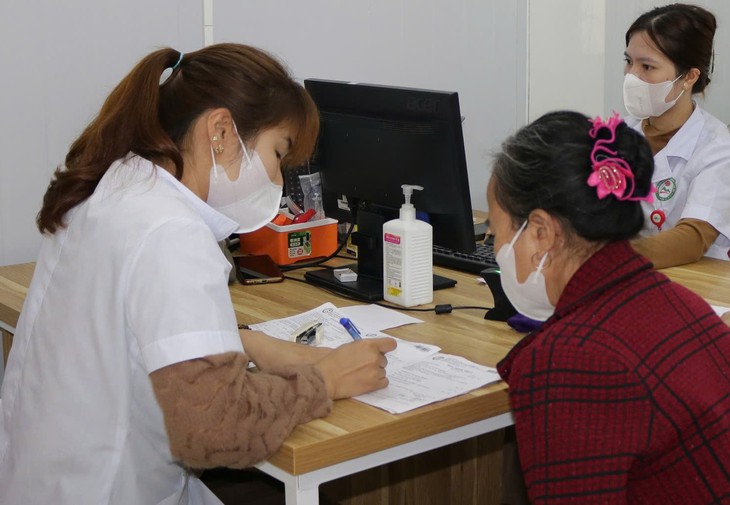 Hà Nội yêu cầu đảm bảo phòng chống rét cho người bệnh và người nhà trong quá trình khám, chữa bệnh- Ảnh 1.