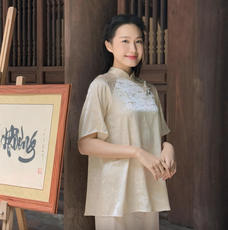 Bà xã Đoàn Văn Hậu 'xả' kho ảnh khiến fan trầm trồ nhan sắc tiểu thư Hà thành- Ảnh 1. Bà xã Đoàn Văn Hậu 'xả' kho ảnh khiến fan trầm trồ nhan sắc tiểu thư Hà thành- Ảnh 1.