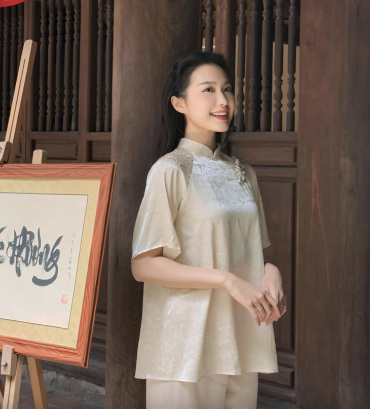 Bà xã Đoàn Văn Hậu 'xả' kho ảnh khiến fan trầm trồ nhan sắc tiểu thư Hà thành- Ảnh 2. Bà xã Đoàn Văn Hậu 'xả' kho ảnh khiến fan trầm trồ nhan sắc tiểu thư Hà thành- Ảnh 2.