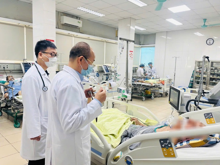 Cụ ông ở Hà Nội mắc cúm mùa phải thở máy, 3 nhóm người cần đặc biệt lưu ý- Ảnh 1. Cụ ông ở Hà Nội mắc cúm mùa phải thở máy, 3 nhóm người cần đặc biệt lưu ý- Ảnh 1.