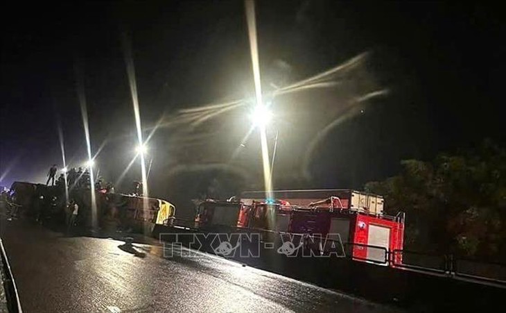 Lật xe khách tại Phú Yên khiến 3 người tử vong, nhiều người bị thương- Ảnh 1. Lật xe khách tại Phú Yên khiến 3 người tử vong, nhiều người bị thương- Ảnh 1.
