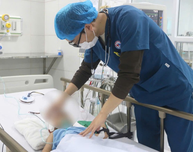 Cứu kịp thời trẻ 5 tuổi bị chấn thương sọ não máu tụ lớn ngoài màng cứng nguy kịch- Ảnh 1. Cứu kịp thời trẻ 5 tuổi bị chấn thương sọ não máu tụ lớn ngoài màng cứng nguy kịch- Ảnh 1.