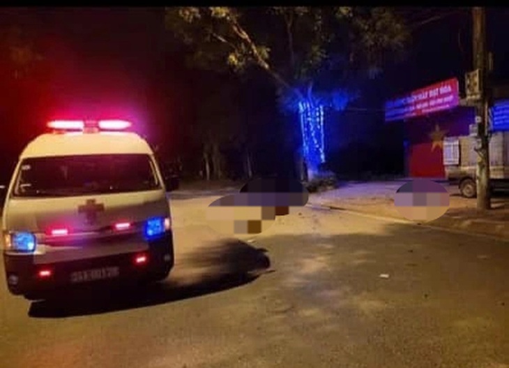 Xe máy 'kẹp 3' đâm vào gốc cây làm 3 thanh niên tử vong tại chỗ- Ảnh 1. Xe máy 'kẹp 3' đâm vào gốc cây làm 3 thanh niên tử vong tại chỗ- Ảnh 1.