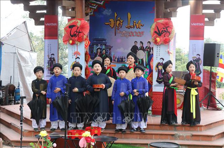 Du khách nô nức trảy hội Lim Xuân Ất Tỵ- Ảnh 7.