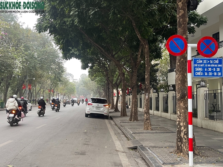 Hiện trạng giao thông phố cổ sau hơn 1 tuần Hà Nội hạn chế ô tô trên 16 chỗ- Ảnh 1. Hiện trạng giao thông phố cổ sau hơn 1 tuần Hà Nội hạn chế ô tô trên 16 chỗ- Ảnh 1.