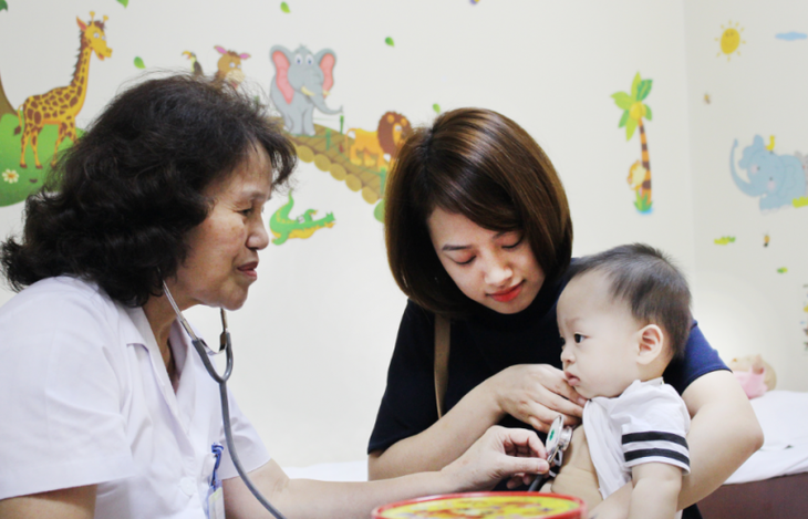 Trẻ thừa cân , suy dinh dưỡng do nhiều nguyên nhân, trong đó có nguyên nhân từ các quan điểm sai lầm trong nuôi dưỡng và chăm sóc trẻ của các bậc cha mẹ. Trẻ thừa cân , suy dinh dưỡng do nhiều nguyên nhân, trong đó có nguyên nhân từ các quan điểm sai lầm trong nuôi dưỡng và chăm sóc trẻ của các bậc cha mẹ.