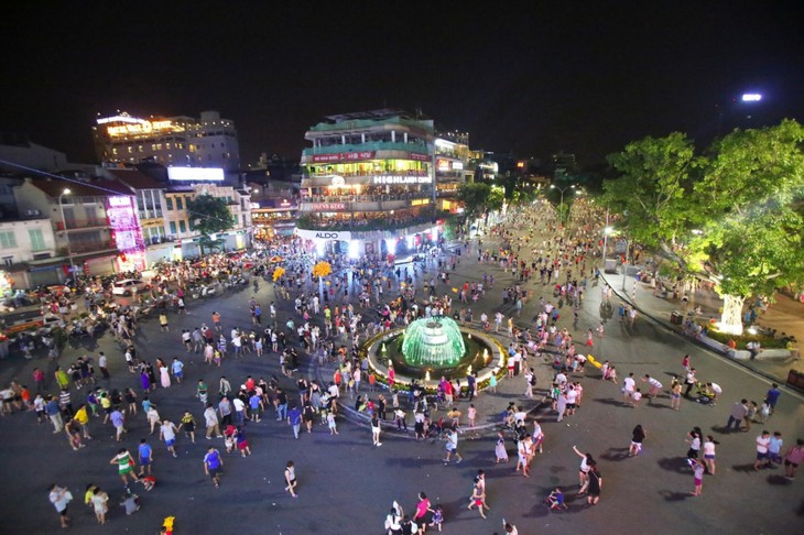 Cải tạo không gian Hồ Gươm thế nào để lưu giữ ký ức người Hà Nội?- Ảnh 2. Cải tạo không gian Hồ Gươm thế nào để lưu giữ ký ức người Hà Nội?- Ảnh 2.