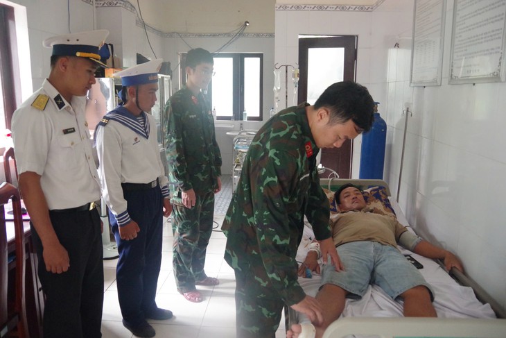 Bệnh xá đảo Trường Sa cấp cứu ngư dân bị cá mao tiên đâm- Ảnh 1.