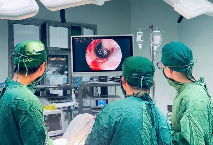 Phẫu thuật nội soi lấy máu tụ – Cơ hội hồi sinh cho bệnh nhân xuất huyết não- Ảnh 1. Phẫu thuật nội soi lấy máu tụ – Cơ hội hồi sinh cho bệnh nhân xuất huyết não- Ảnh 1.