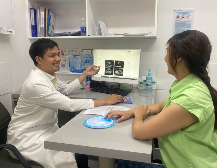 Bác sĩ FV cứu thai phụ bị xoắn buồng trứng hiếm gặp, giữ thai an toàn- Ảnh 4. Bác sĩ FV cứu thai phụ bị xoắn buồng trứng hiếm gặp, giữ thai an toàn- Ảnh 4.