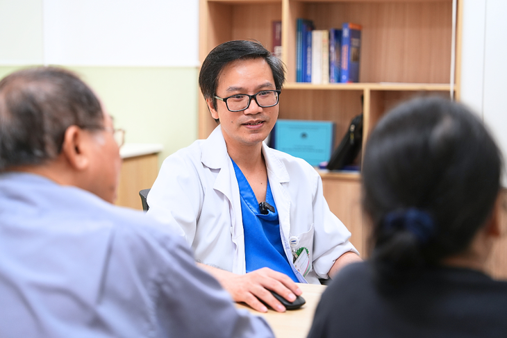 Cứu sống cụ ông 76 tuổi nhồi máu cơ tim, sốc tim, hẹp nặng 3 nhánh mạch vành- Ảnh 3. Cứu sống cụ ông 76 tuổi nhồi máu cơ tim, sốc tim, hẹp nặng 3 nhánh mạch vành- Ảnh 3.