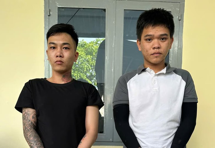 Bắt 2 thanh niên khóa cửa, đổ xăng dọa đốt nhà 'con nợ'- Ảnh 1.
