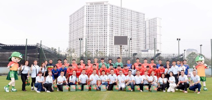 Herbalife Việt Nam đồng hành cùng các Đội tuyển Bóng đá Quốc gia Việt Nam chuẩn bị cho mùa giải mới 2025- Ảnh 2.