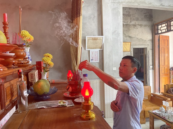 Con trai liệt sĩ Gạc Ma 'tôi thực hiện được ước mơ đến thăm cha Con trai liệt sĩ Gạc Ma 'tôi thực hiện được ước mơ đến thăm cha