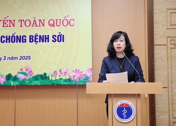 Đã ghi nhận 40.000 ca nghi sởi, 5 ca tử vong, Bộ Y tế họp với 63 tỉnh, thành để tăng cường phòng chống sởi - Ảnh 1.