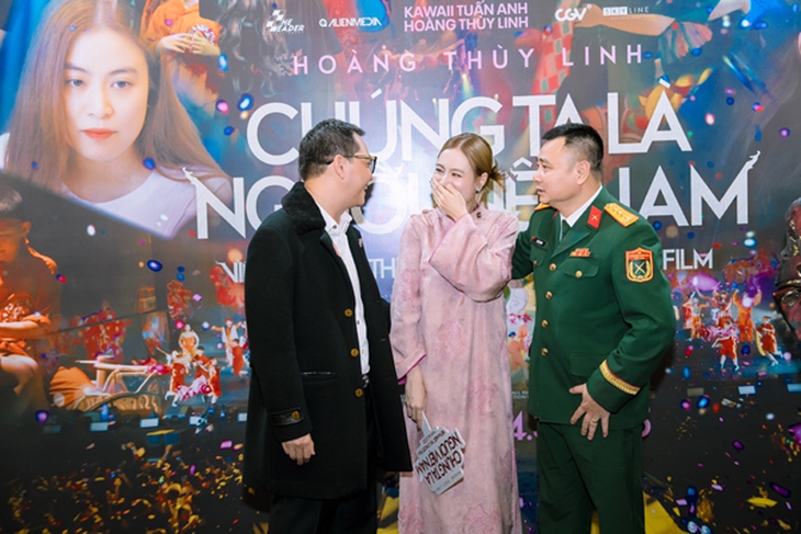 Vợ chồng NSND Công Lý, nghệ sĩ Vân Dung mừng Hoàng Thùy Linh ra mắt 'Chúng ta là người Việt Nam'- Ảnh 7.