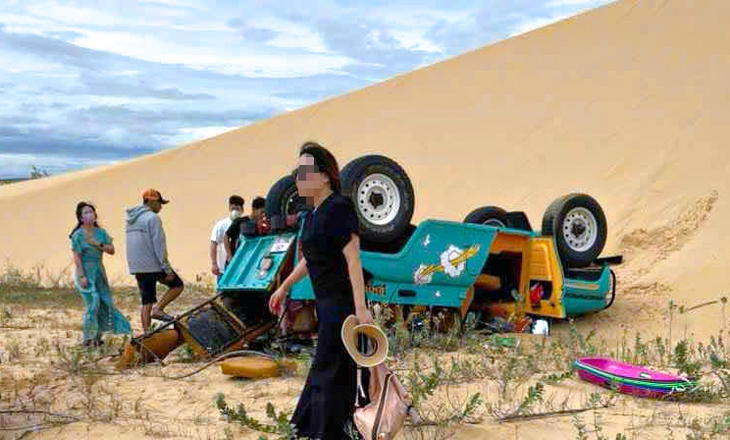Khách Hàn Quốc yêu cầu bồi thường hơn 600 triệu đồng vụ lật xe Jeep- Ảnh 1. Khách Hàn Quốc yêu cầu bồi thường hơn 600 triệu đồng vụ lật xe Jeep- Ảnh 1.
