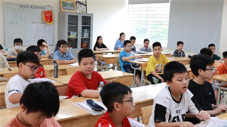 Những lưu ý dành cho phụ huynh có con năm nay vào lớp 1, lớp 6 tại Hà Nội- Ảnh 1.