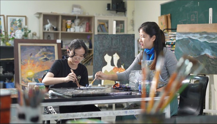 Nhóm tài năng trẻ Vinschool tổ chức Triển lãm nghệ thuật 'Nhân Dạng'- Ảnh 5. Nhóm tài năng trẻ Vinschool tổ chức Triển lãm nghệ thuật 'Nhân Dạng'- Ảnh 5.