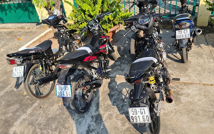 Công an vây bắt nhóm thanh niên có biểu hiện đua xe trái phép