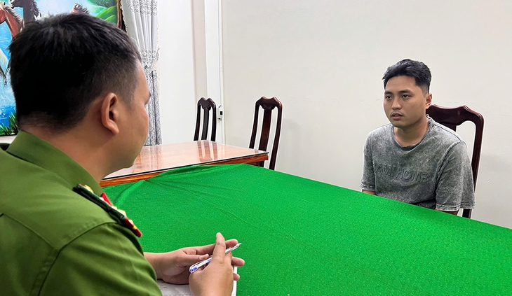 Trốn vé qua phà, nam thanh niên về lấy dao quay lại chém nhân viên soát vé- Ảnh 1. Trốn vé qua phà, nam thanh niên về lấy dao quay lại chém nhân viên soát vé- Ảnh 1.